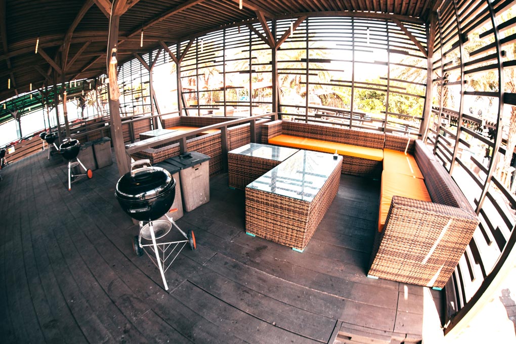 ファミリー層から大人気!CABANA AREA カバナエリア|沖縄 那覇 手ぶらバーベキューならコージービーチクラブ cozy beach club