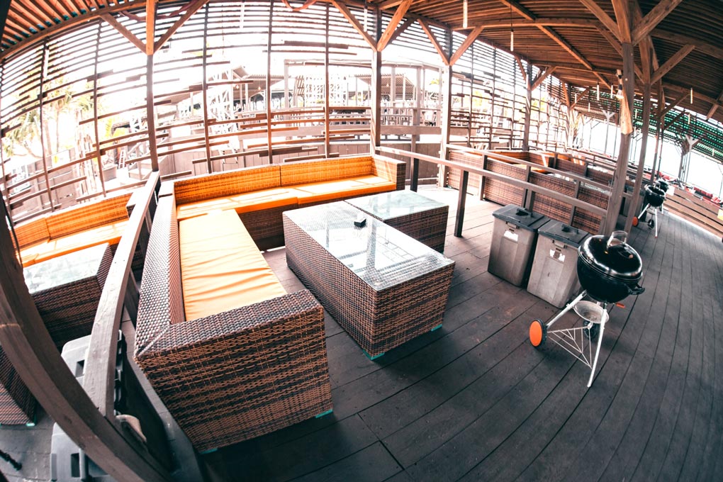 お子様用プールのすぐ側 CABANA AREA カバナエリア|沖縄 那覇 手ぶらバーベキューならコージービーチクラブ cozy beach club